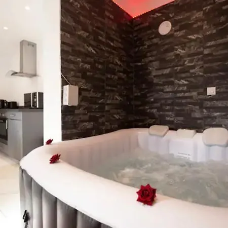 La Belle Hirondelle - Love Room Jacuzzi Morangis  Extérieur photo