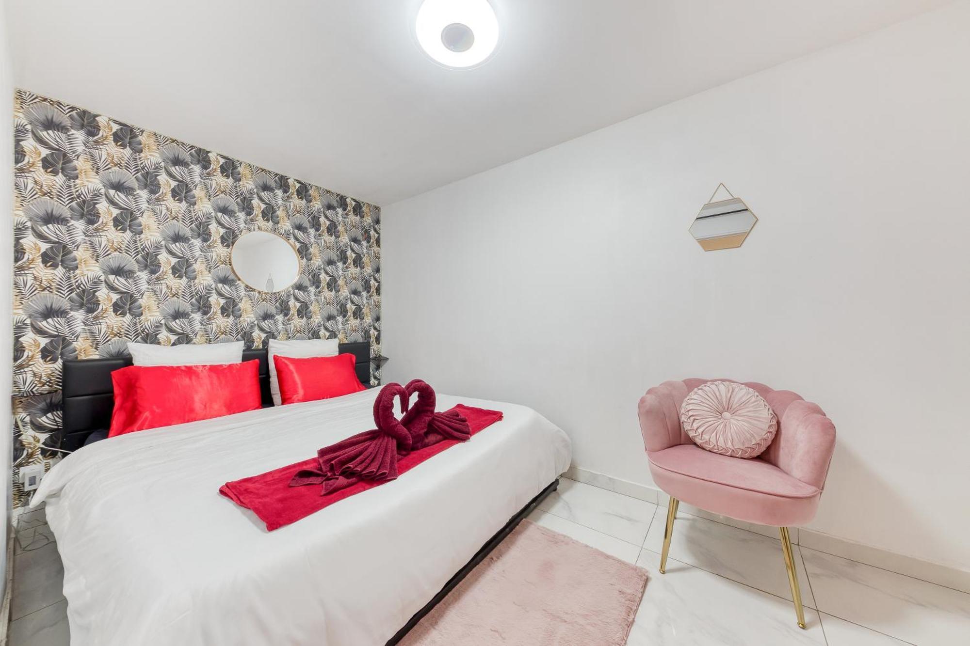 La Belle Hirondelle - Jacuzzi Apartment *